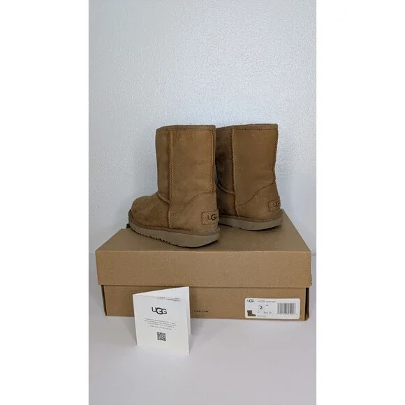 UGG Kids Classic Boots Size 2 Short Weather K/1019646K Chestnut 100% Authentic - Picture 4 of 12